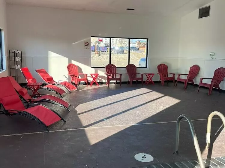 Hotelli Ramada By Wyndham Cedar Rapids South