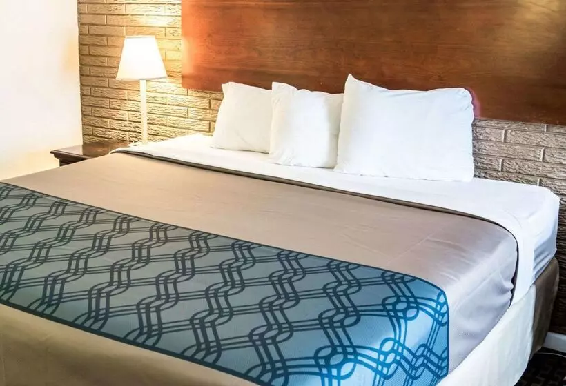 هتل Rodeway Inn & Suites Wilmington North