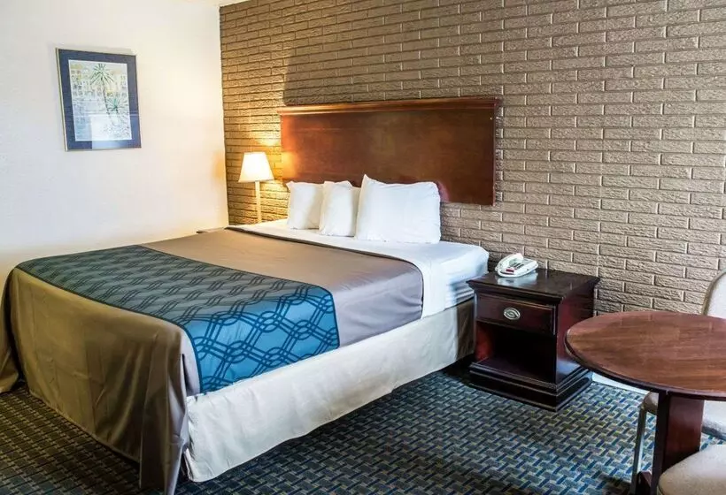 هتل Rodeway Inn & Suites Wilmington North