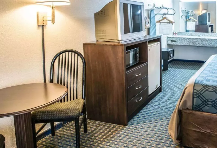 هتل Rodeway Inn & Suites Wilmington North