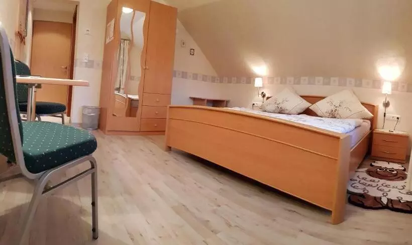 Retkeilymaja Gasthof & Pension Erlengrund