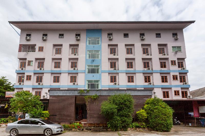 בית מלון כפרי Oyo 75356 Thipsiri Lodge