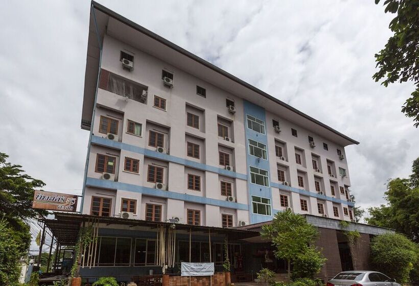 בית מלון כפרי Oyo 75356 Thipsiri Lodge