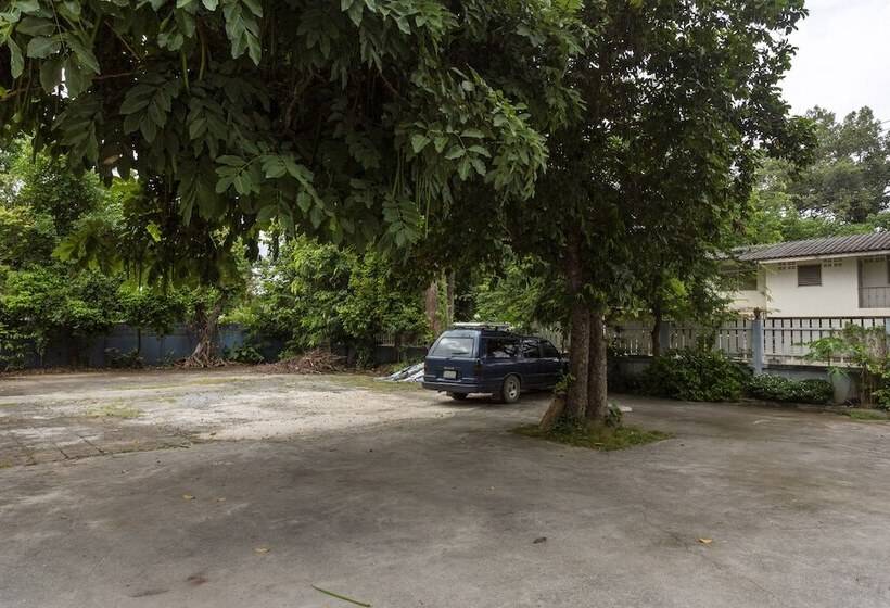 בית מלון כפרי Oyo 75356 Thipsiri Lodge