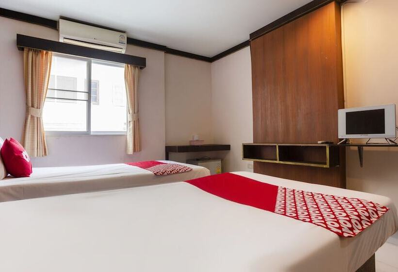 בית מלון כפרי Oyo 75356 Thipsiri Lodge