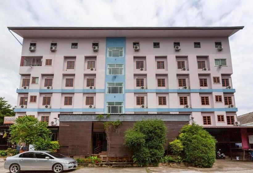 בית מלון כפרי Oyo 75356 Thipsiri Lodge