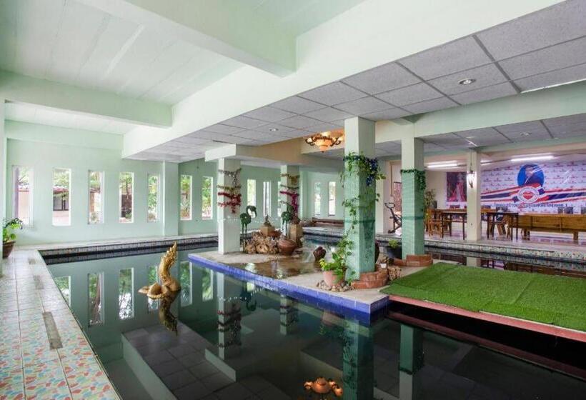 בית מלון כפרי Oyo 75356 Thipsiri Lodge