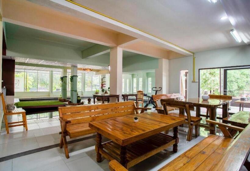 בית מלון כפרי Oyo 75356 Thipsiri Lodge