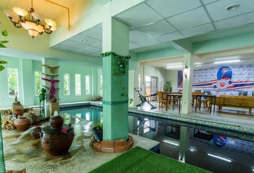 בית מלון כפרי Oyo 75356 Thipsiri Lodge