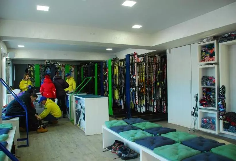 تختخواب و صبحانه Camere De Inchiriat Igloo