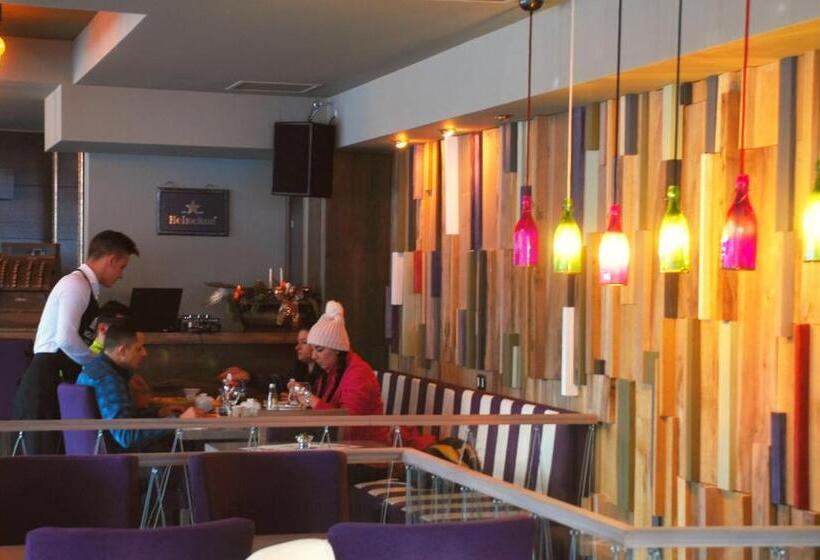 تختخواب و صبحانه Camere De Inchiriat Igloo