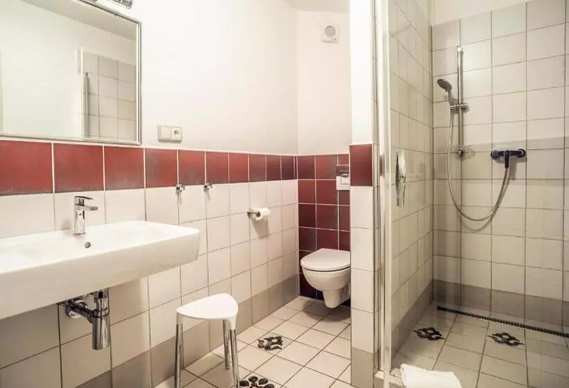 Majatalo Penzion Thir