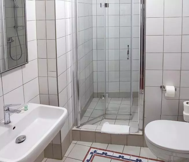 Majatalo Penzion Thir