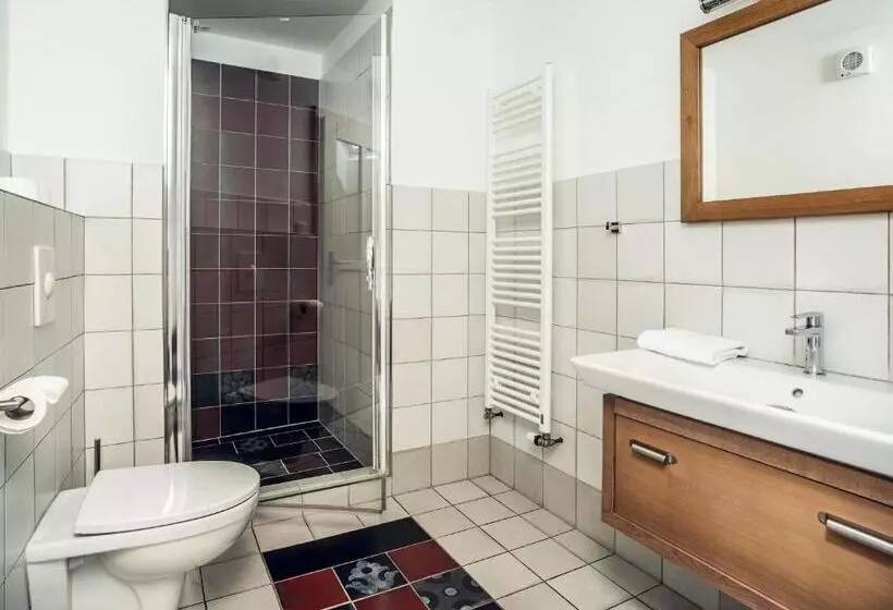 Majatalo Penzion Thir