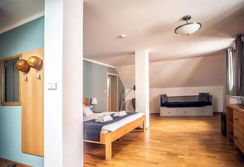 Majatalo Penzion Thir