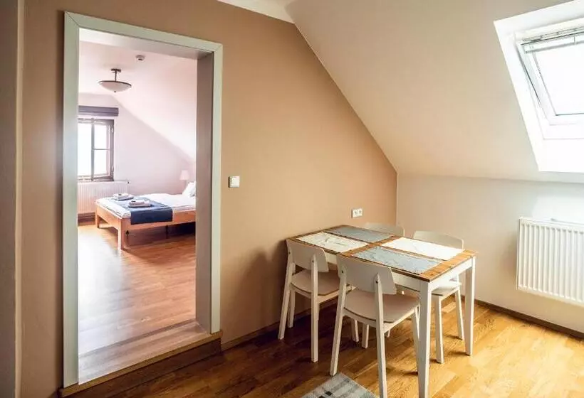 Majatalo Penzion Thir