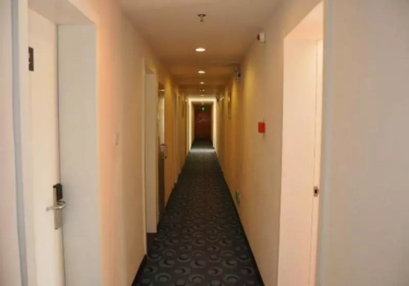 هتل 7 Days Inn Nanning Lingxiu Road Guangxi University East Gate Branch