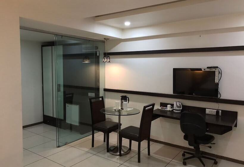 Pearl Hotel & Banquets Ahmedabad