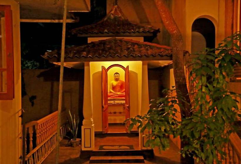 פנסיון Heina Villa Colombo