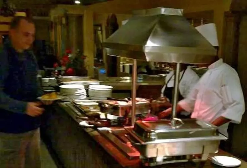 Everglades Hotel & Conference Centre