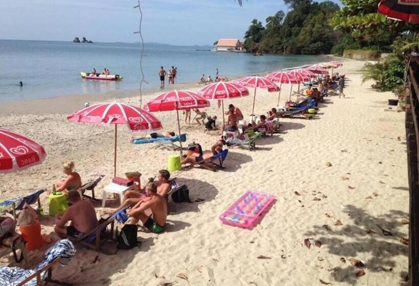 בית מלון כפרי Baansuan Aokhai Beach Resort