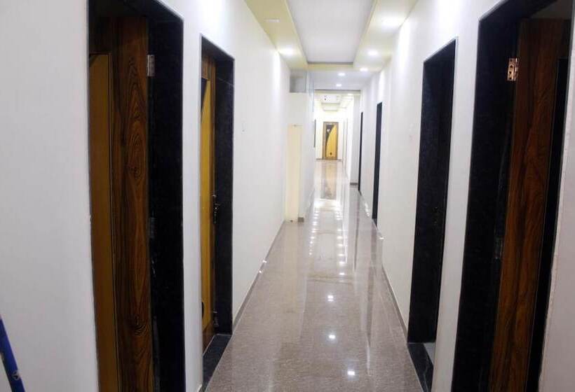 Hotel Neelisha River Front Inn