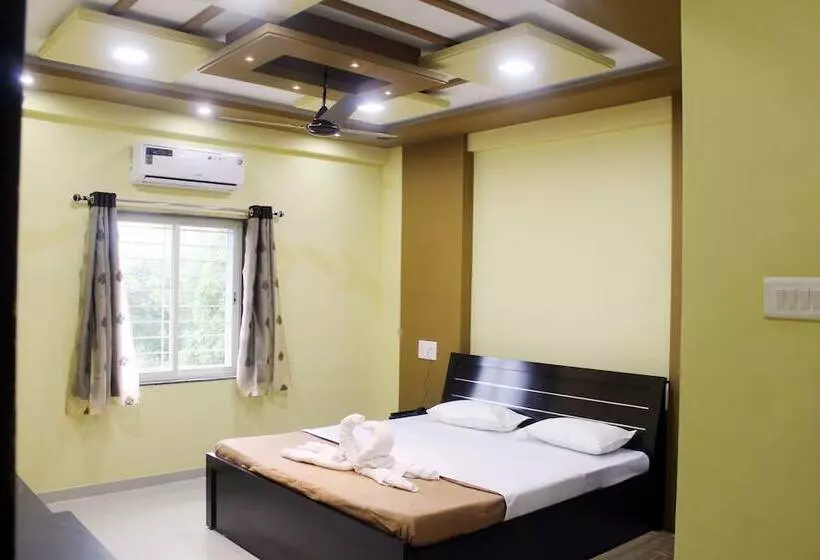 Hotelli Neelisha River Front Inn