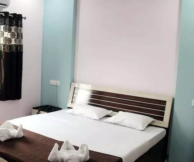 Hotelli Neelisha River Front Inn