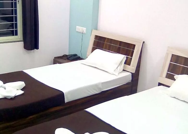 Hotelli Neelisha River Front Inn