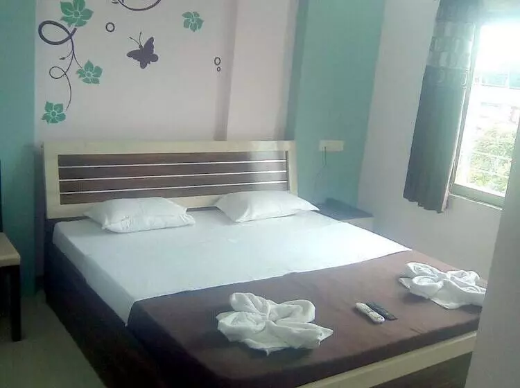 Hotelli Neelisha River Front Inn