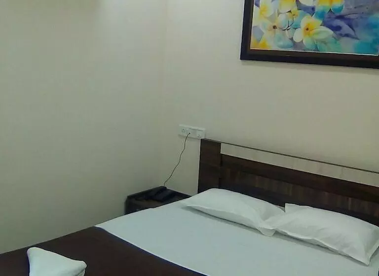 Hotelli Neelisha River Front Inn