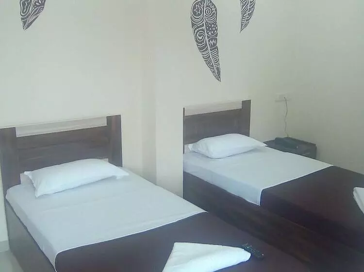 Hotelli Neelisha River Front Inn