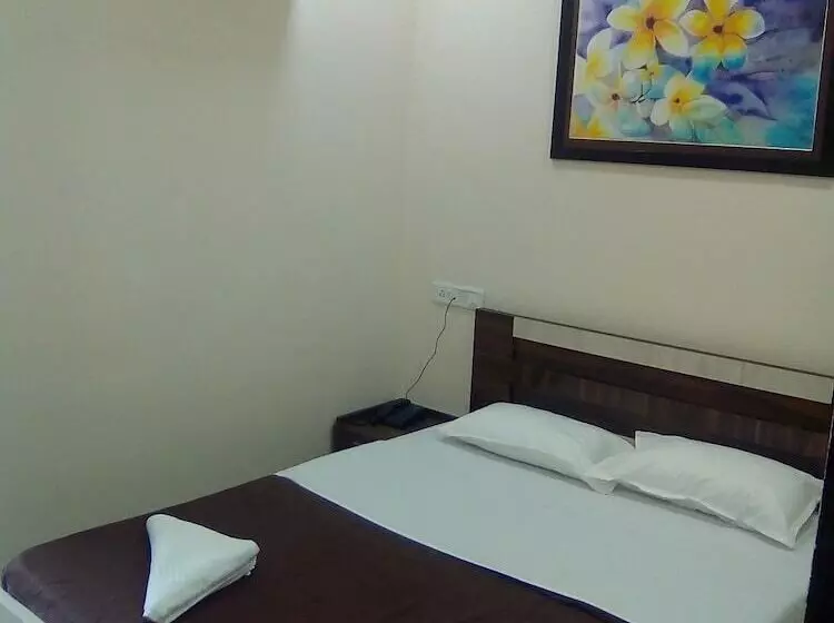 Hotelli Neelisha River Front Inn