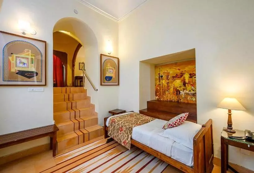 Hotelli Neemrana S Tijara Fort Palace