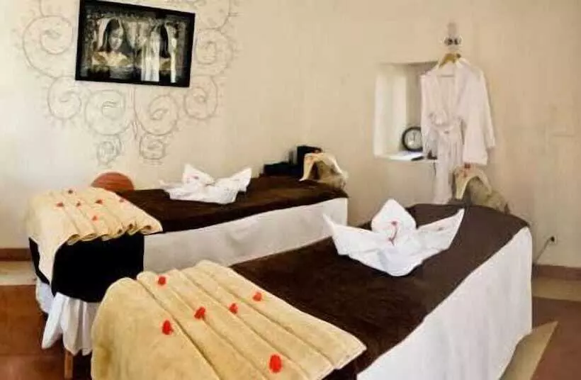 Hotelli Neemrana S Tijara Fort Palace