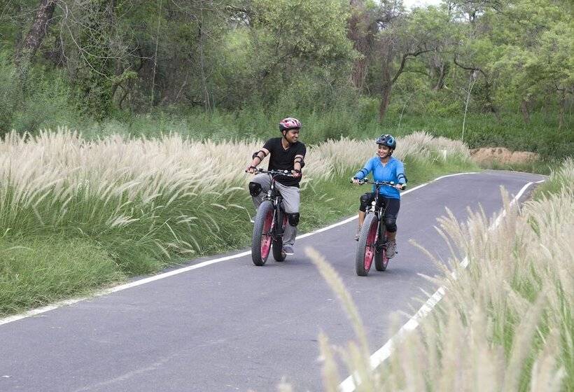 هتل The Oberoi Sukhvilas Spa Resort, New Chandigarh