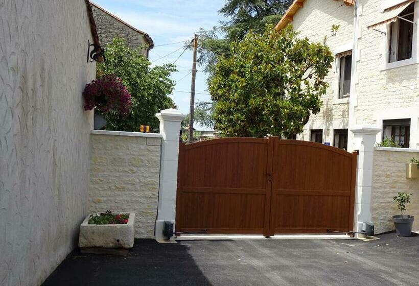 פנסיון Aux Orangers