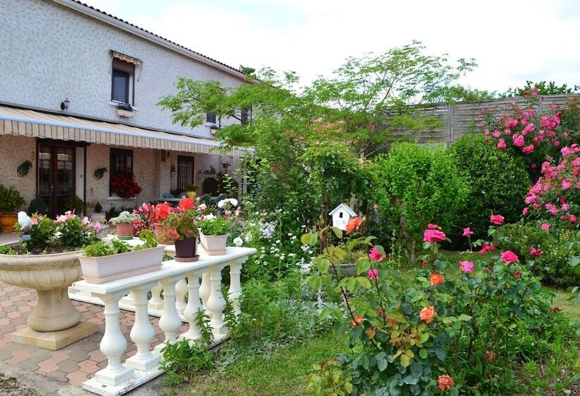 פנסיון Aux Orangers