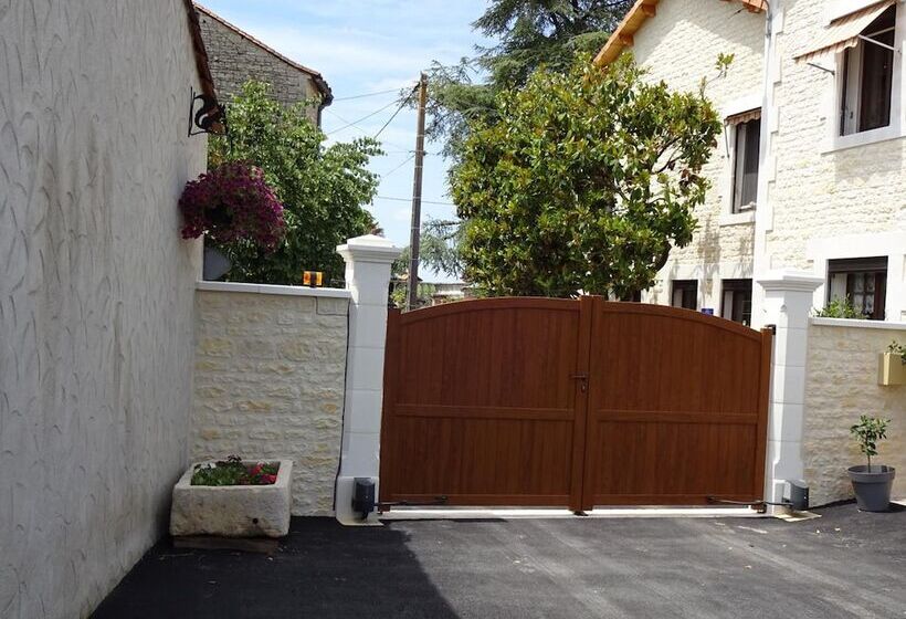 פנסיון Aux Orangers