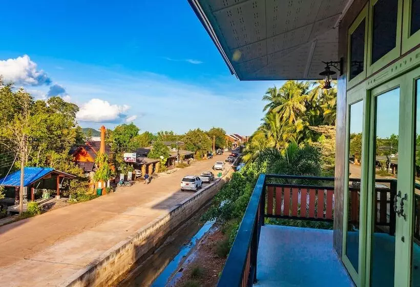 Majatalo Tonmai Suites