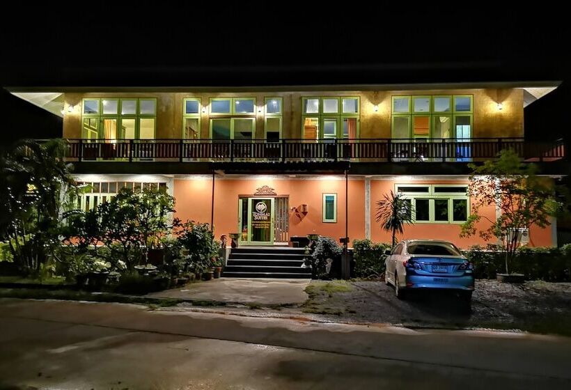 פנסיון Tonmai Suites