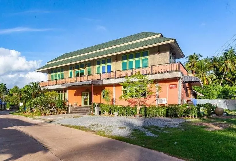Majatalo Tonmai Suites