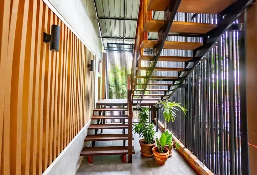 Majatalo Tonmai Suites