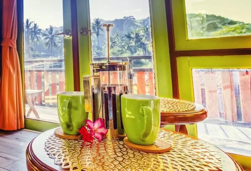 Majatalo Tonmai Suites