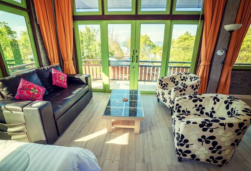 פנסיון Tonmai Suites