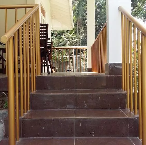 ペンション White House