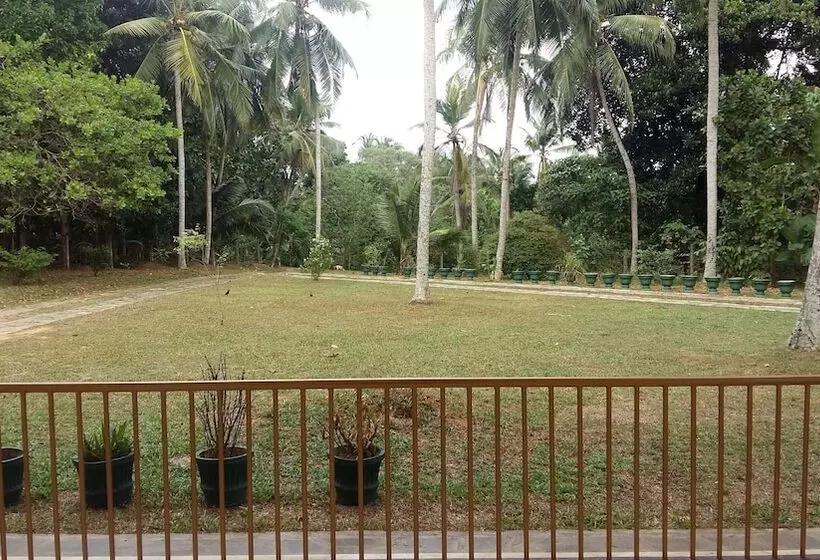 ペンション White House