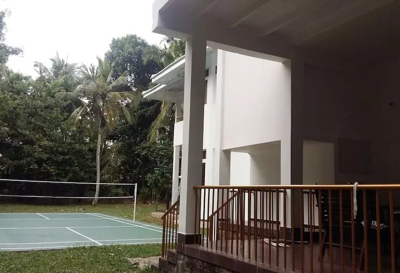 ペンション White House