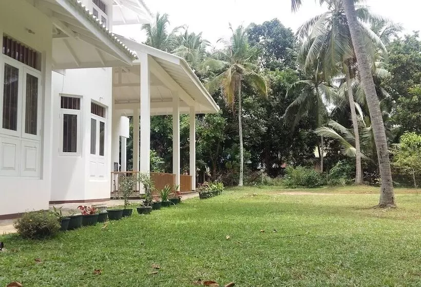 ペンション White House