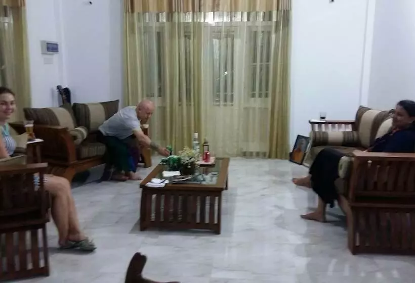 ペンション White House